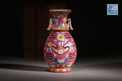 [Excellent item/Chinese antique art work] Made in the Qianlong period of the Great Qing Dynasty, Powder Painting, Changshin Bottle, Yukou, Decorative Bottle, Antique, Porcelain, Chinese Art, Interior