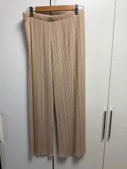 新品 :) ユニクロ プリーツパンツ ベージュ XL