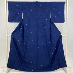 たんす屋 TANSU-YA 着物 リユース着物 紬 紺 カジュアル 唐草模様 袷 絹 未洗い 【身丈】160cm【裄丈】64.5cm MS8220