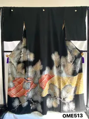 【着物】リメイク用　練習用　黒留袖　正絹　しつけ糸あり　紋付　五つ紋　松　着物　和装　OME513