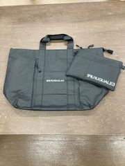 タグ付き未使用1PIU1UGUALE3 パンチングレザー 巾着バッグ - メルカリ