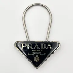 PRADA（プラダ）トライアングルロゴ キーホルダー バッグチャーム ブラック メタル シルバー M285【中古】