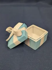 ティファニー　リボン型小箱　ブルー