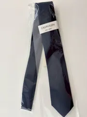 【新品】Calvin Klein（カルバンクライン）ネイビーネクタイ 100％シルク素材のサムネイル