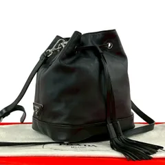 極 美品 袋付き PRADA プラダ 三角ロゴ 金具 タッセル レザー 本革 巾着 ショルダーバッグ ポシェット サコッシュ ブラック 黒 37423