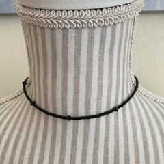 ブラックスワロフスキーとビーズネックレス／チョーカー