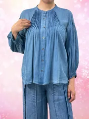 ピンタック使いブラウス