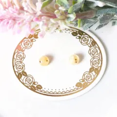 no.567　レジン　かすみ草　黄色　小さいピアス　イヤリング　ハンドメイド