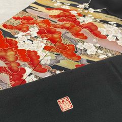 未使用品☆美品 しつけ糸付き 黒留袖 落款 花模様 裄67cm☆ - メルカリ