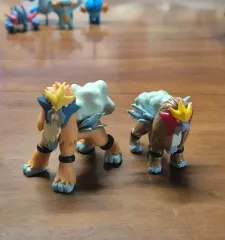 【超特価】ポケットモンスター フィギュア モンスターコレクション 立体図鑑 一般＆色違い エンテイ セット