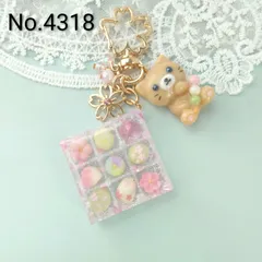 No.4318 猫 和菓子 お団子 春 キーホルダー レジン ハンドメイド フェイクスイーツ 一点物
