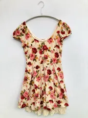 BYEBYE バイバイ ワンピース ベージュ 花柄・ボタニカル柄 レース 半袖 ショート・ミニ丈 フレアのサムネイル