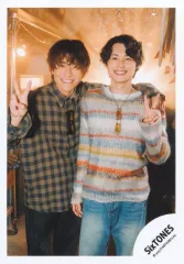 【中古】生写真(STARTO) SixTONES/松村北斗・森本慎太郎/膝上/アルバム「GOLD」MV＆ジャケ写オフショット/公式生写真