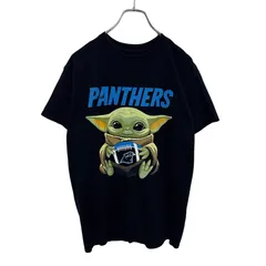 【STAR WARS】 Grogu Baby Yoda NFL Carolina Panthers グローグー ベビーヨーダ パンサーズTシャツ S-5854