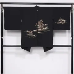 黒羽織 袷 身丈83cm 裄丈67cm 正絹 Sランク 一つ紋（五三桐） セミフォーマル Mサイズ 刺繍 紐あり 鏡裏文 横笛 牡丹 紅葉 楓 古典的 華やか 黒系 RP 1233-11136
