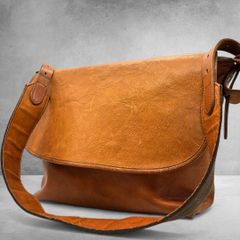 美品】フラソリティ caterpillar カーブバッグ ショルダーバッグ 