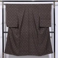 アンティーク 紬 袷 身丈147cm 裄丈63cm 正絹 Aランク 広衿 XSサイズ 格子 幾何学柄 素朴 落ち着き 茶系 M4 1223-11603