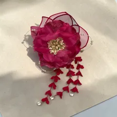 華やかレッドフラワー髪飾り｜和装・成人式・卒業式に◎パール＆揺れるビジュー付き