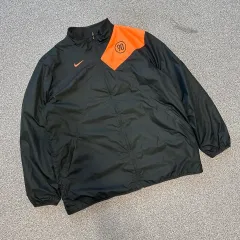 ナイキ ブラック オレンジ ウィンドブレーカー