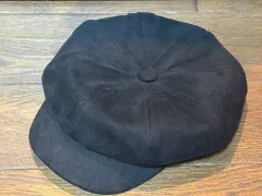 黒いキャスケット