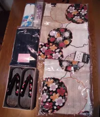 x38 レディース浴衣セット　浴衣　帯　下駄　かんざし、浴衣小物　黒地ベース花柄浴衣、紫帯、紫下駄、白い花柄、ピンク花柄　N