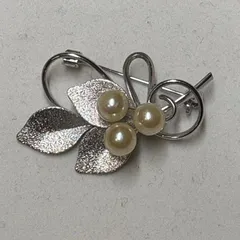 11 真珠 5.6g ブローチ　シルバー　遺品整理　パール　生前整理　断捨離　終活　ヴィンテージ　昭和レトロ　アンティーク　ビンテージ　GOLD レディース　婦人用　女性　希少　レア　高級　骨董品