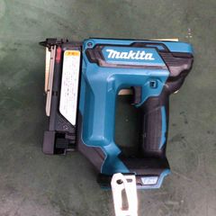 Makita FM300 エアタッカー 35mm釘対応 - メルカリ