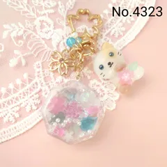No.4323 桜猫 桜 シャカシャカキーホルダー 琥珀糖 レジン アクアマリン 春 ハンドメイド 一点物