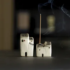 線香立て おうち型 陶器お香立て 香炉 香台 かわいい小物 卓上インテリア オフィス飾り