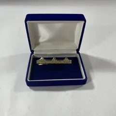 ★ 希少！ TOKYO STATION 東京駅モチーフ ゴールドカラー ネクタイピン ケース入り  全長約6㎝ 服飾雑貨 現状品