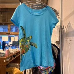 【東あずま店　併売品】　Crazy Shirts　ウミガメ　Tシャツ　リゾート　XSサイズ 34 4号　ブルー 青 藍色 ネイビー 紺色　BLUE　NAVY　レディース　ladies　お呼ばれ　デート　オフィスカジュアル　食事会のサムネイル
