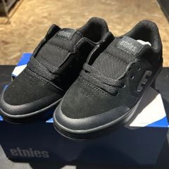 値段交渉可！etnies VEER スニーカー 27cm ブラック ガムソール - メルカリ