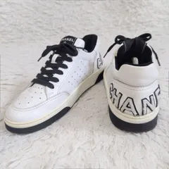 美品✨2020年モデル✨CHANEL バックロゴ パンチングデザイン ローカットスニーカー レザー バイカラー ブラック ホワイト 白黒 モノクロ メンズ 41 ココマーク ロゴパッチ 近年モデルのサムネイル