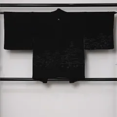 黒羽織 袷 身丈78cm 裄丈63cm 正絹 Bランク 一つ紋（五三桐） セミフォーマル Sサイズ 漆糸 紐あり 笹 上品 厳か 黒系 RP 1233-12953
