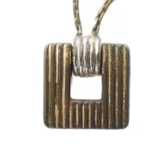 クリスチャンディオール Christian Dior ネックレス アクセサリー ペンダント ロゴ スクエア ゴールドカラー 金色 /MQ ■GY18 ■OH