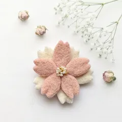 春をまとう 桜の羊毛フェルトブローチ｜大人可愛い・お出かけ/受注製作