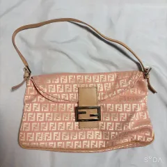 フェンディ FF ロゴ ピンク バゲットバッグ