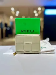 ボッテガ・ヴェネタ イントレチャート 二つ折り財布 649596