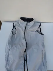 空調服 ファン付きベスト Mサイズ バッテリー付きフルセット 動作確認済み 作業服のサムネイル