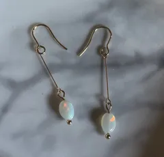 天然石のピアス（エチオピアオパール）　111