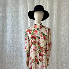 花柄ヴィンテージワンピース　ロング丈　フラワープリント　ティアード　前開きボタンダウン　クラシカル　長袖　レトロ　上品　ガーリーフェミニン