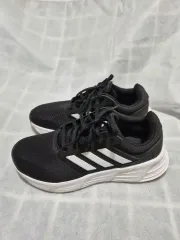 アディダス ギャラクシー 6 ランニングシューズ ブラック 255mm