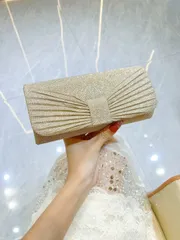 レディースバッグ 【超希少・最新作！】パーティーバッグ 結婚式 クラッチバッグ 華やか 上品 ラメ プリーツ フォーマル バッグ チェーン付き 【新品 未使用】