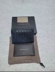 BOTTEGA VENETA ボッテガ・ヴェネタ イントレチャート 二つ折り財布 出品