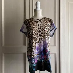 / ジャストカヴァリ Just cavalli シャツ 豹　ヒョウ柄 Tシャツ 花柄 M shirt　ブラウス シャツ トップス　レディース　blouse　shirt　Tops　ladies　お呼ばれ　デート　オフィスカジュアル　食事会のサムネイル