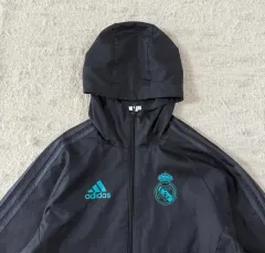 アディダス レアルマドリード フード ウィンドブレーカー ブラック