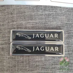 【新品】ジャガー JAGUAR ロゴ リア サイド トランク エンブレム バッジ シルバー 2枚 メタルステッカー 金属製 両面テープ178523のサムネイル