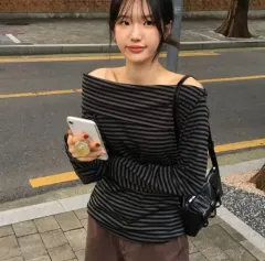 ヘイボタン ストライプ ボーダー柄 オフショルダー Tシャツ