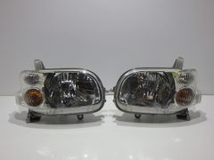 新車外し】ハイエース200系8型 ナローボディ 純正ヘッドライト 2個