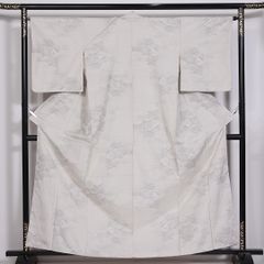 塩沢紬　小紋　単衣　身丈163　裄63　白地　菱　花模様　着物　053b 塩沢紬 小紋 単衣 身丈 裄 白地 菱 花模様 着物 053b - メルカリ
